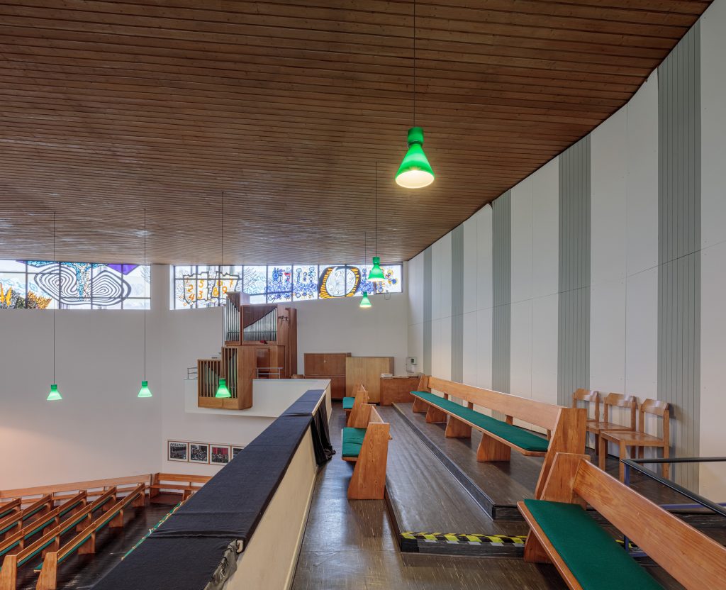Trinity Church / Dreifaltigkeitskirche Essen. Das Bild zeigt die Empore der Kirche mit Blick auf die Orgel.