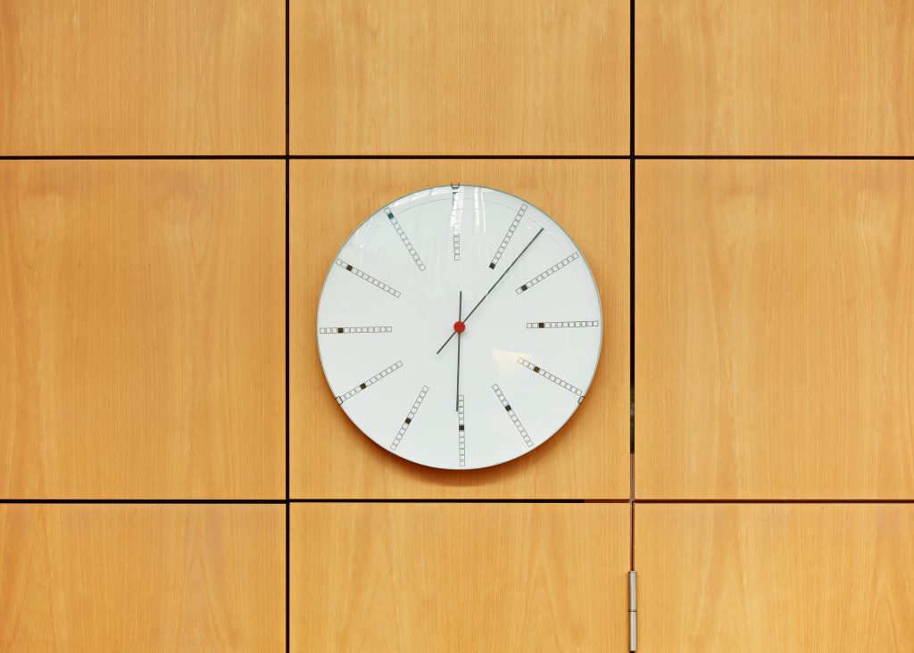 Rathaus Castrop- Rauxel, Architektur: Arne Jacobsen and Otto Weitling ,Bankers Wanduhr, Banker's wall clock